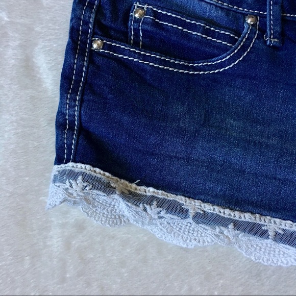 Lace jean shorts size 4/5. - Picture 4 of 5